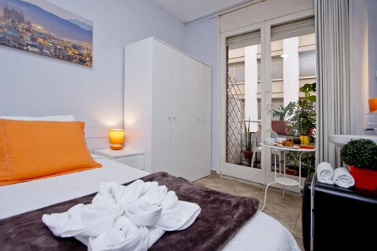 Barcelona City Seven בית הארחה