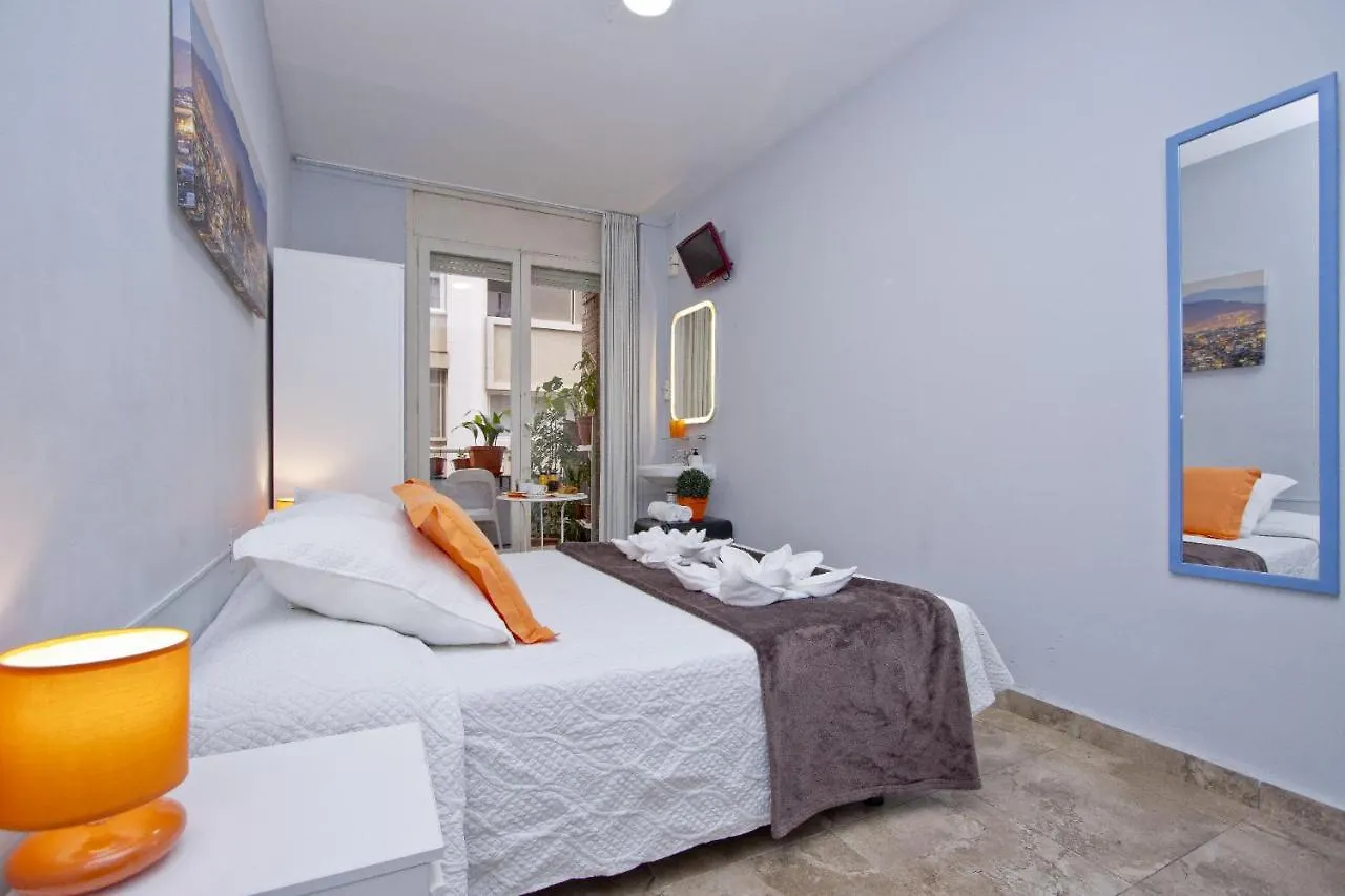 Barcelona City Seven בית הארחה